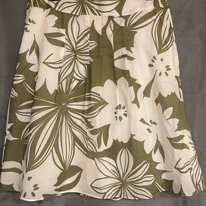 NWT Ann Taylor green and white pleated skirt with side zipper